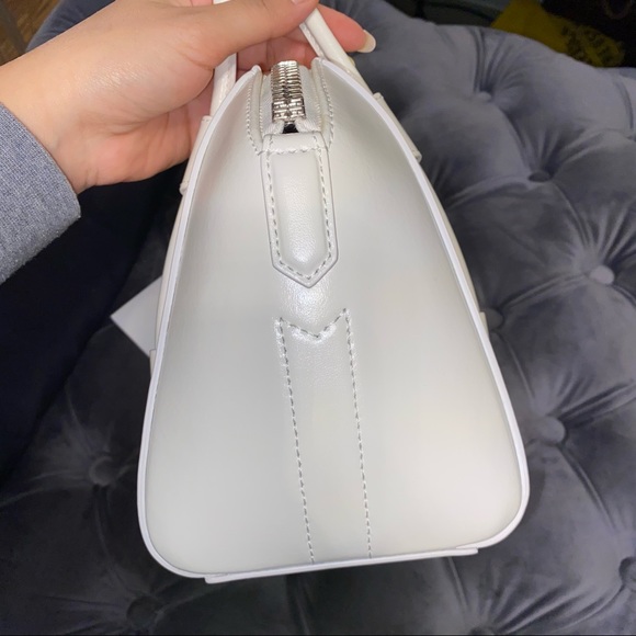 New Givenchy Mini Antigona Ivory Lock bag in box leather - Picture 6 of 7